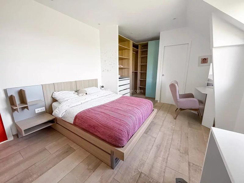 Maison - 334 m² - 11 pièces