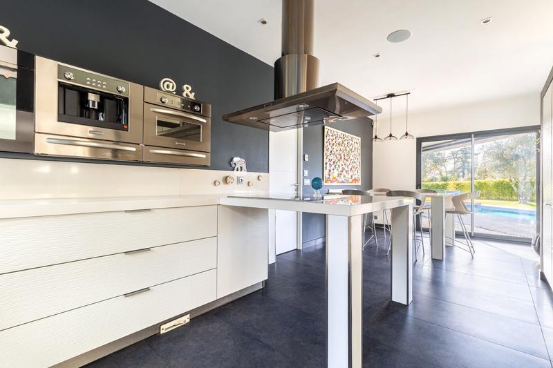 Maison contemporaine - 287 m² - 7 pièces