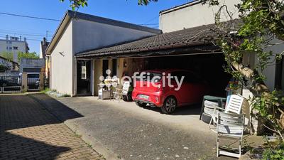 Maison - 233 m² - 8 pièces