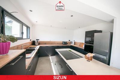 Maison - 220 m² - 6 pièces