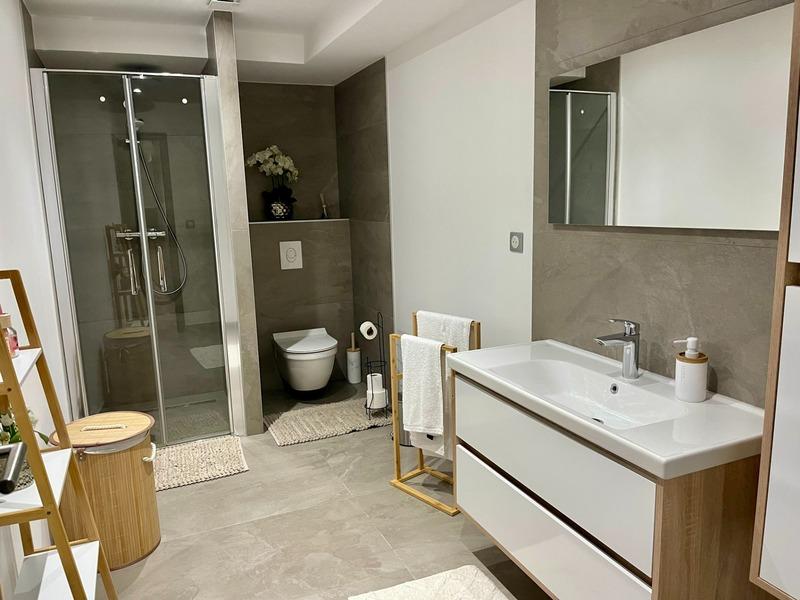 Maison - 328 m² - 9 pièces