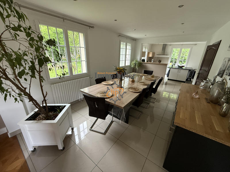 Maison - 210 m² - 6 pièces