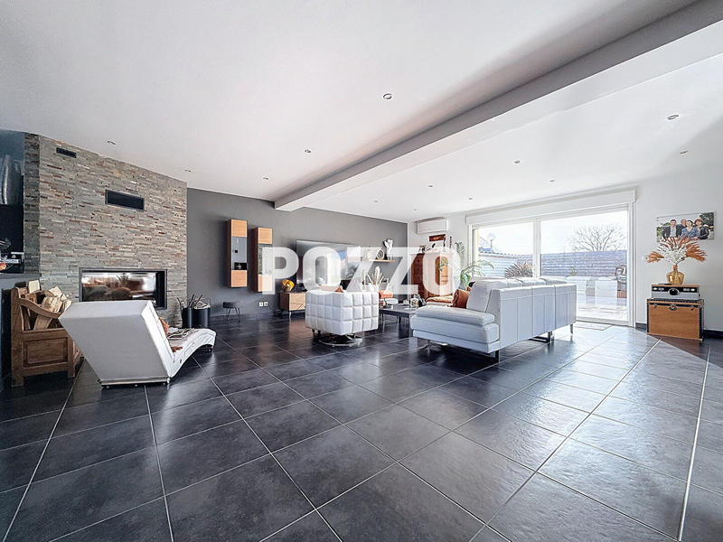 Maison - 230 m² - 7 pièces