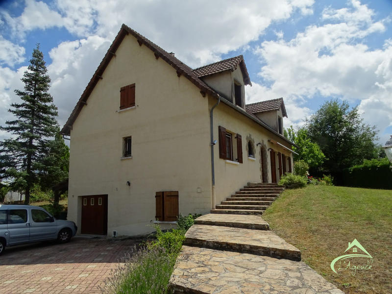 Maison traditionnelle - 181 m² - 7 pièces