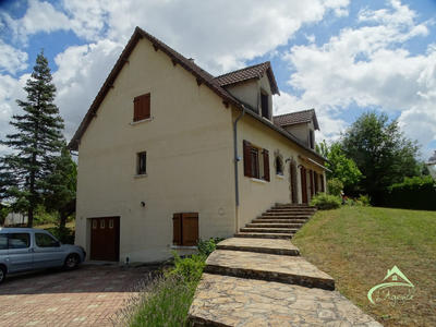 Maison traditionnelle - 181 m² - 7 pièces