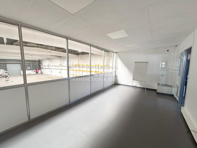 Local d'activités - 2 400 m²
