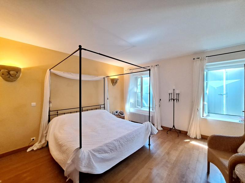 Maison - 427 m² - 12 pièces