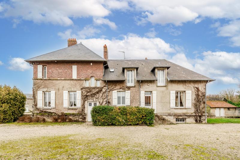Maison - 355 m² - 13 pièces