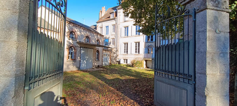 Maison - 611 m² - 25 pièces