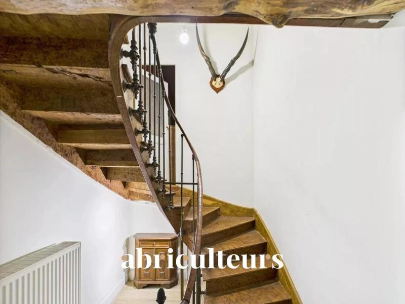 Maison - 258 m² - 12 pièces