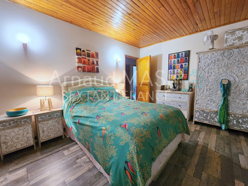 Maison - 217 m² - 8 pièces