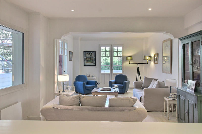 Appartement - 204 m² - 8 pièces