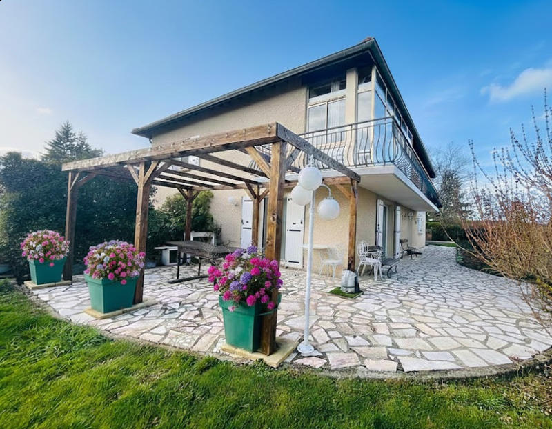 Maison - 202 m² - 6 pièces