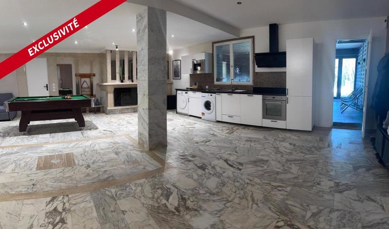 Demeure - 351 m² - 8 pièces