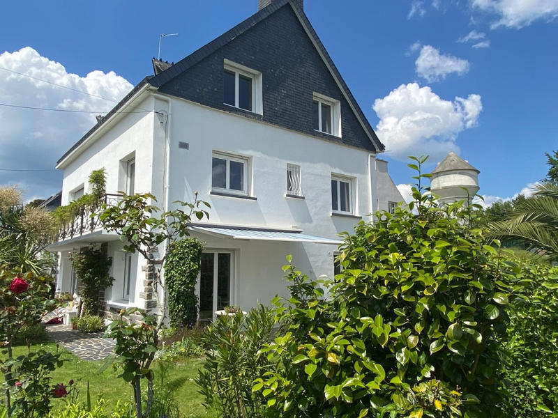 Maison - 168 m² - 9 pièces