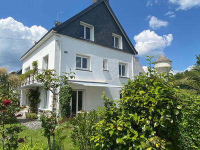 Maison - 168 m² - 9 pièces