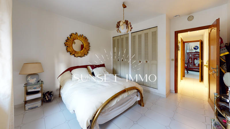 Maison - 220 m² - 6 pièces