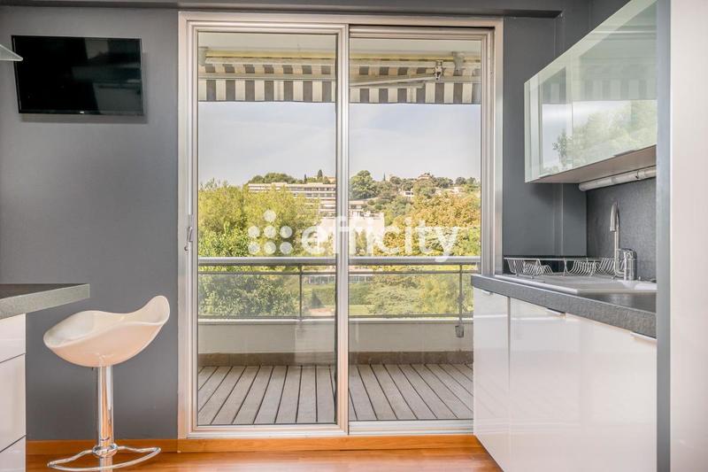 Appartement - 230 m² - 6 pièces