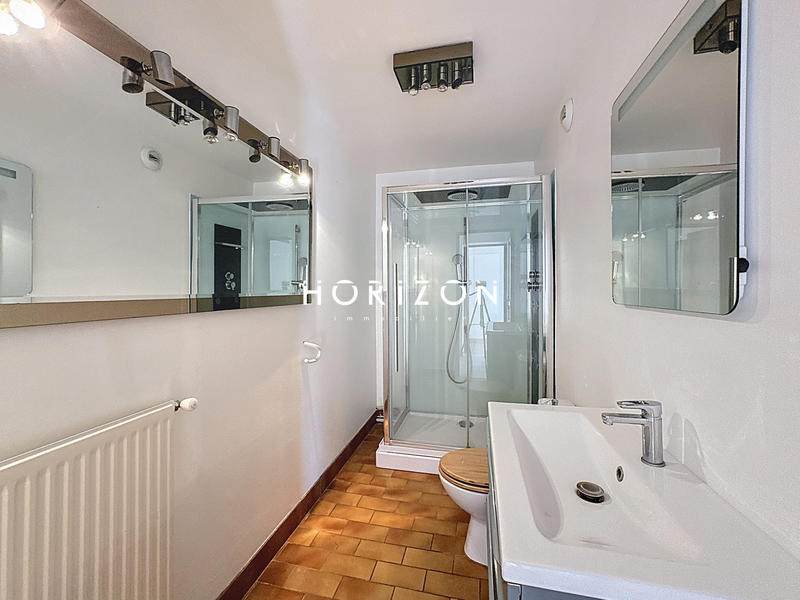 Maison - 224 m² - 7 pièces