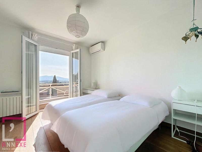 Maison - 217 m² - 7 pièces