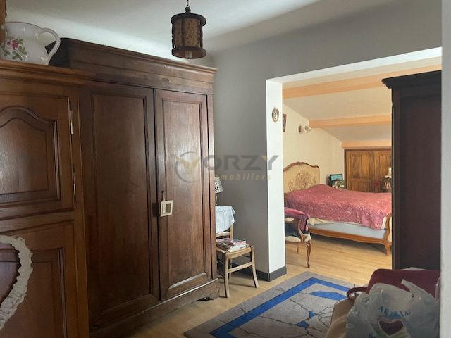 Maison - 210 m² - 7 pièces