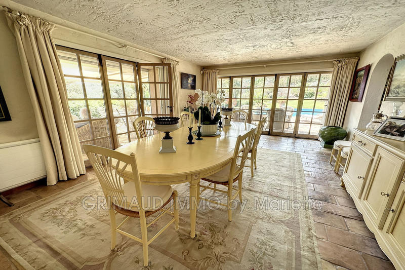 Villa - 245 m² - 6 pièces