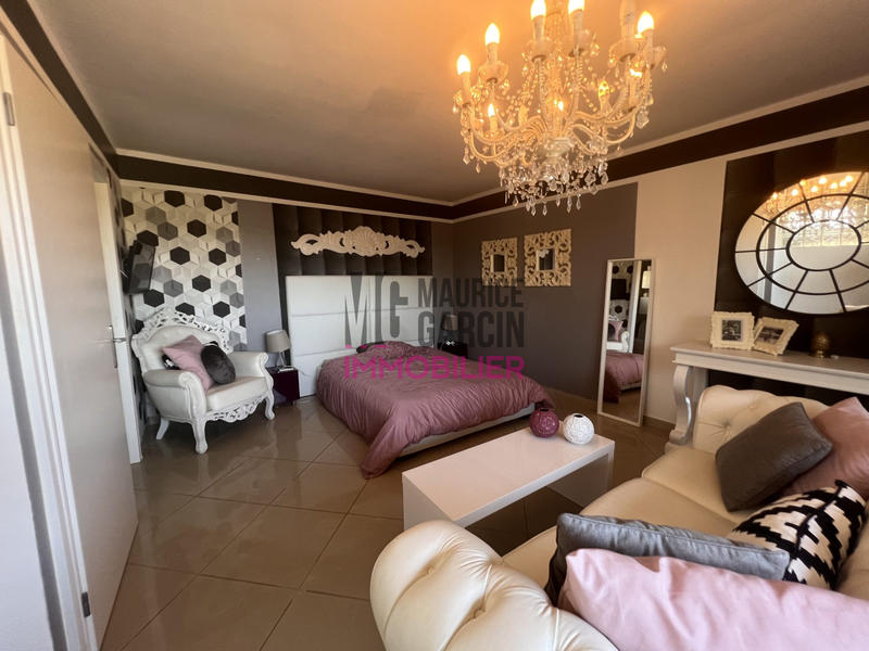 Maison - 210 m² - 7 pièces