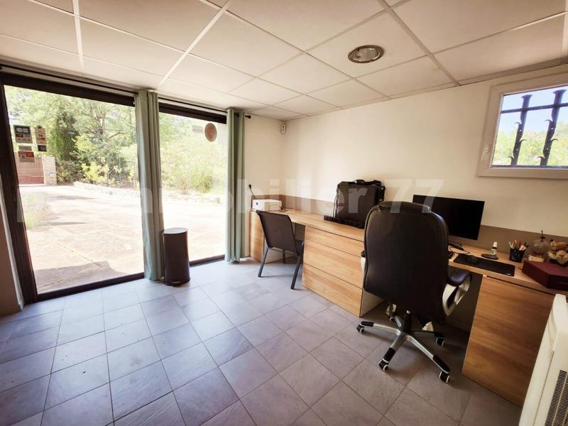 Villa - 199 m² - 9 pièces