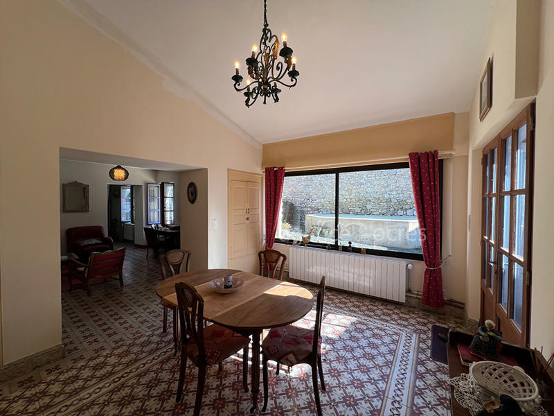 Maison - 260 m² - 9 pièces
