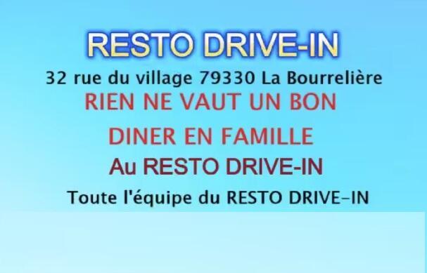 Resto drive-in est décoré pour noel avec une crèche