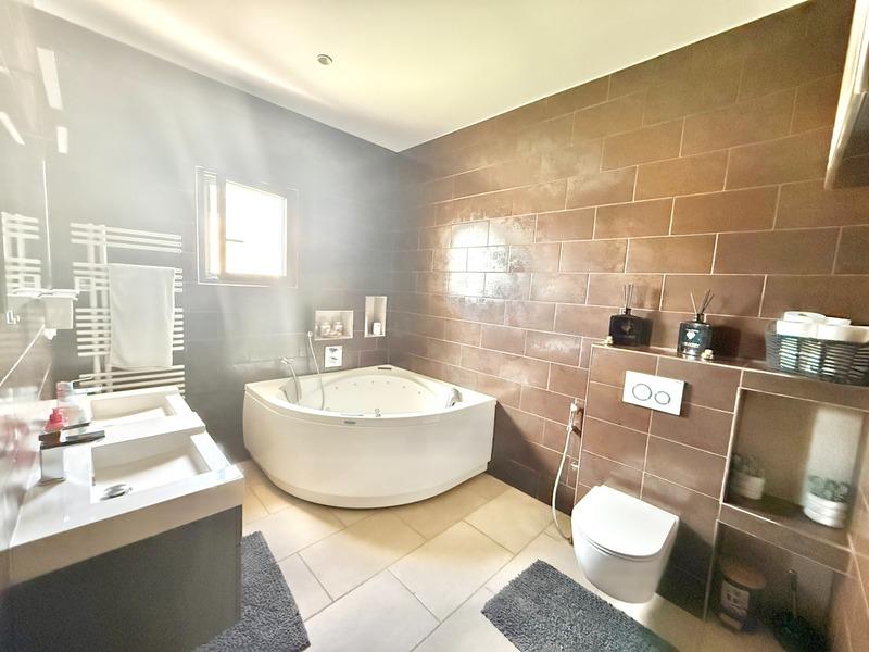 Maison - 193 m² - 7 pièces