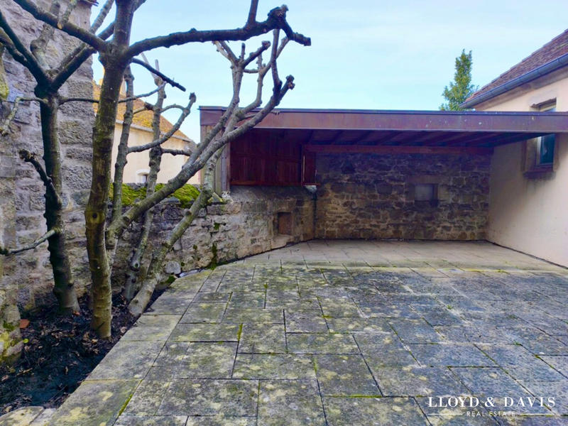 Maison - 221 m² - 7 pièces