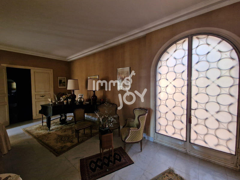 Villa - 411 m² - 12 pièces