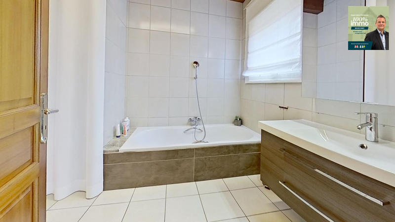 Maison - 196 m² - 7 pièces