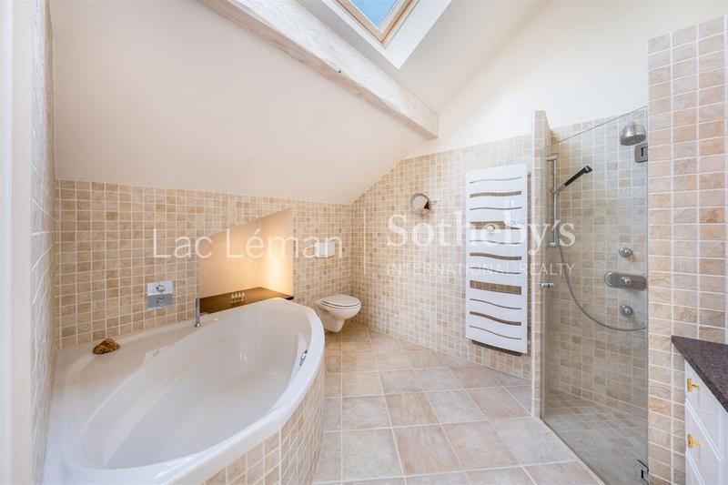 Maison - 380 m² - 8 pièces