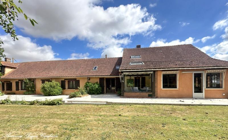 Maison - 393 m² - 11 pièces