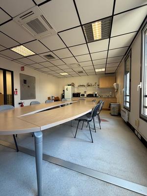 Local d'activités - 475 m² - 20 pièces