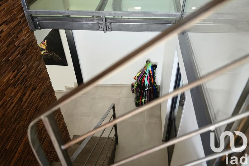 Maison - 250 m² - 8 pièces