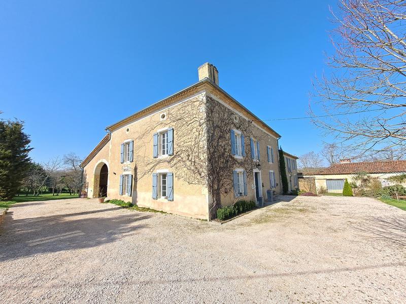 Maison - 390 m² - 10 pièces