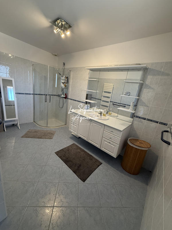 Maison - 220 m² - 7 pièces