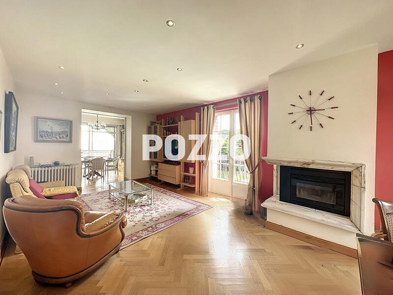 Maison - 220 m² - 11 pièces