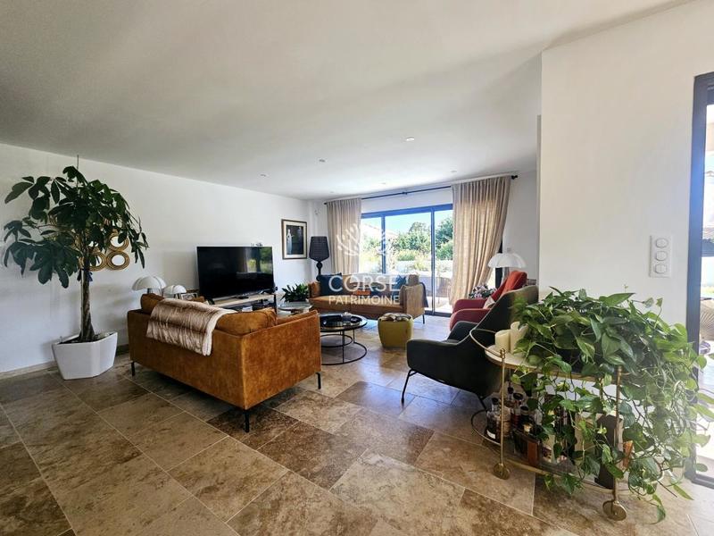 Villa - 140 m² - 4 pièces