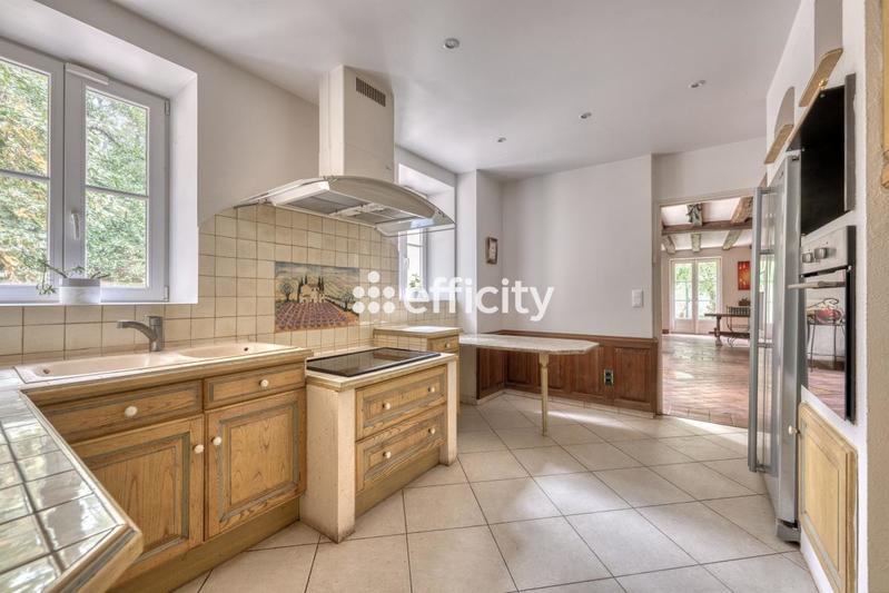 Demeure - 270 m² - 8 pièces