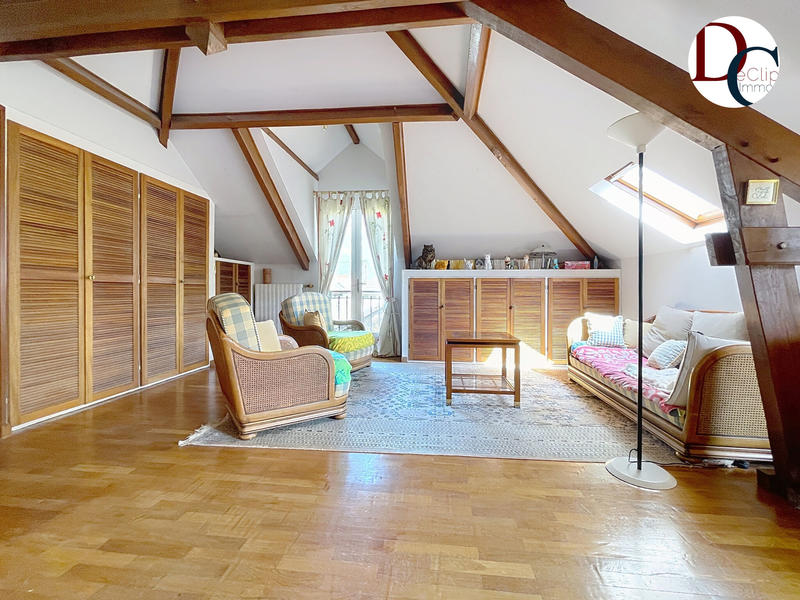 Maison - 335 m² - 9 pièces