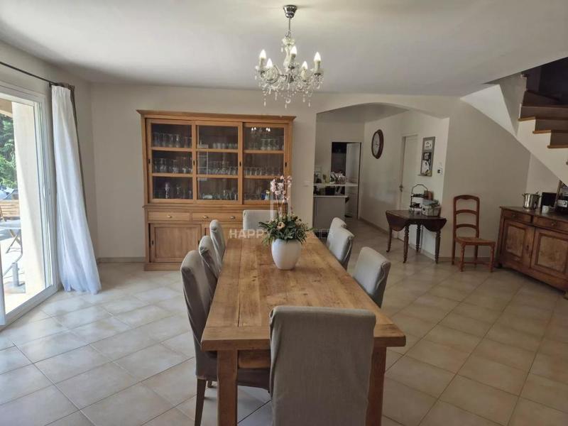 Maison - 250 m² - 7 pièces