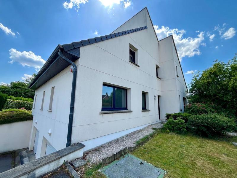 Maison - 208 m² - 7 pièces