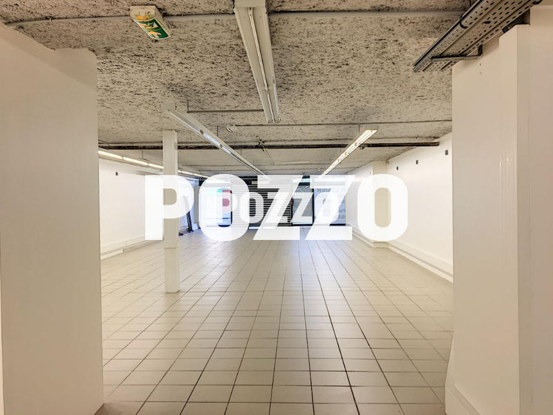 Local commercial - 328 m² - 2 pièces