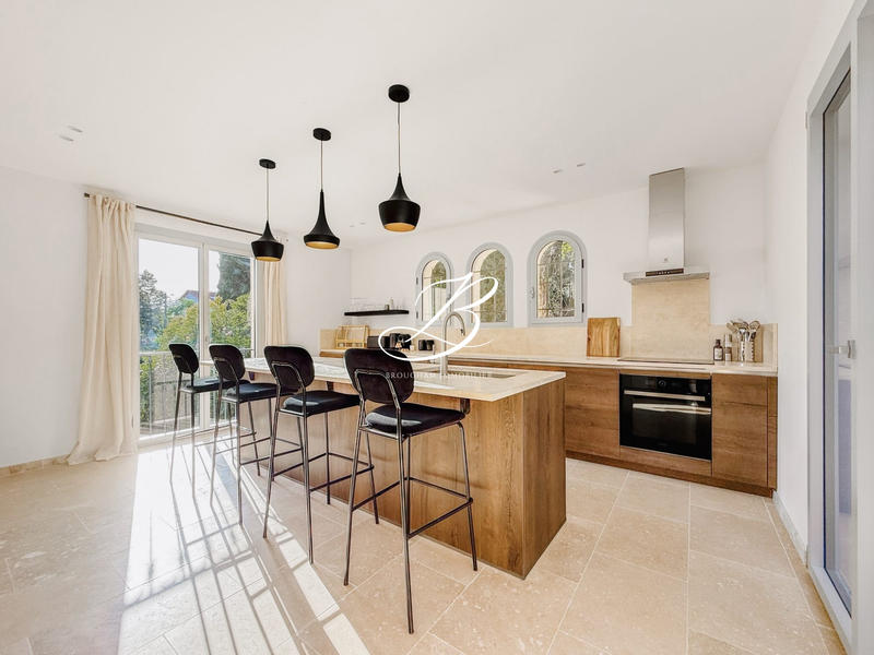 Villa - 258 m² - 10 pièces