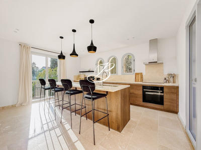 Villa - 258 m² - 10 pièces