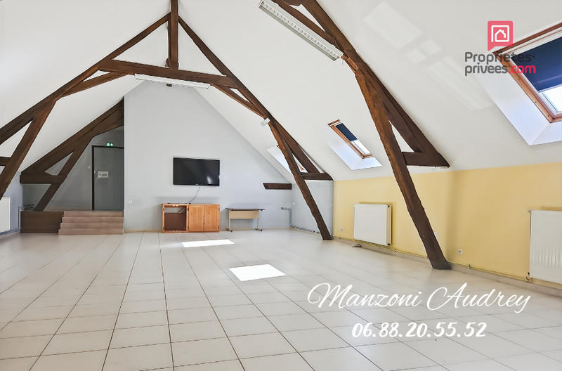 Demeure - 1 456 m² - 12 pièces